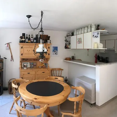 Abitaziun Silvia Sur Baselgia