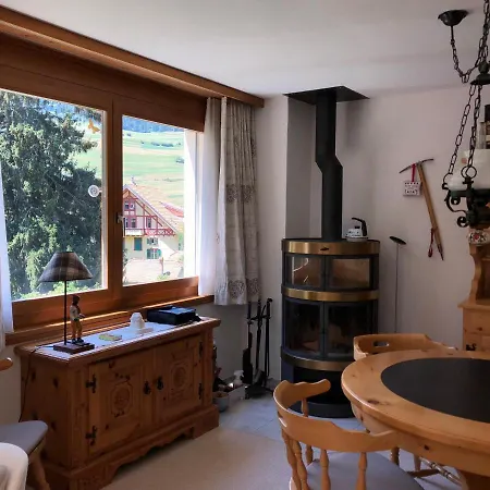 Abitaziun Silvia Sur Baselgia アパート